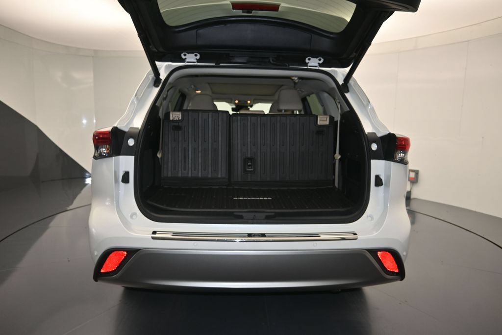 Used 2022 Toyota Highlander Platinum FWD image 27