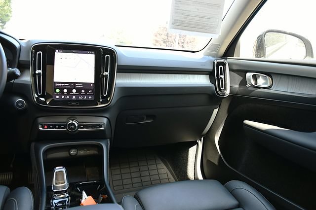 Certified 2026 Volvo XC40 B5 Plus AWD/4WD image 20