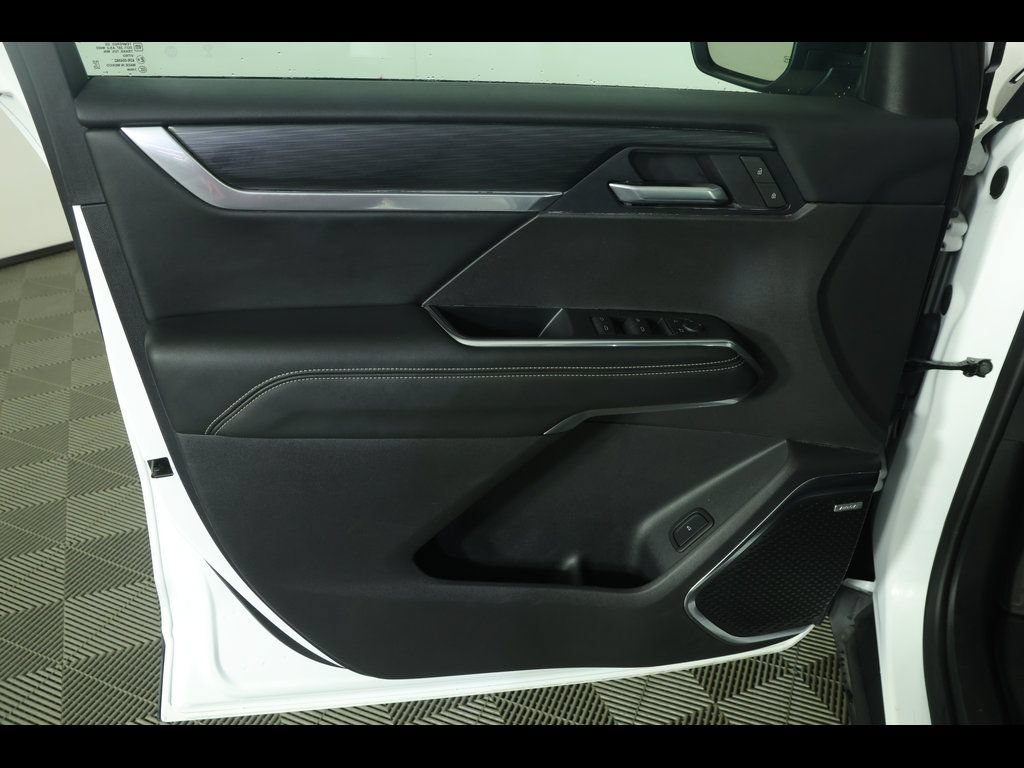 Used 2025 GMC Acadia Elevation FWD image 22