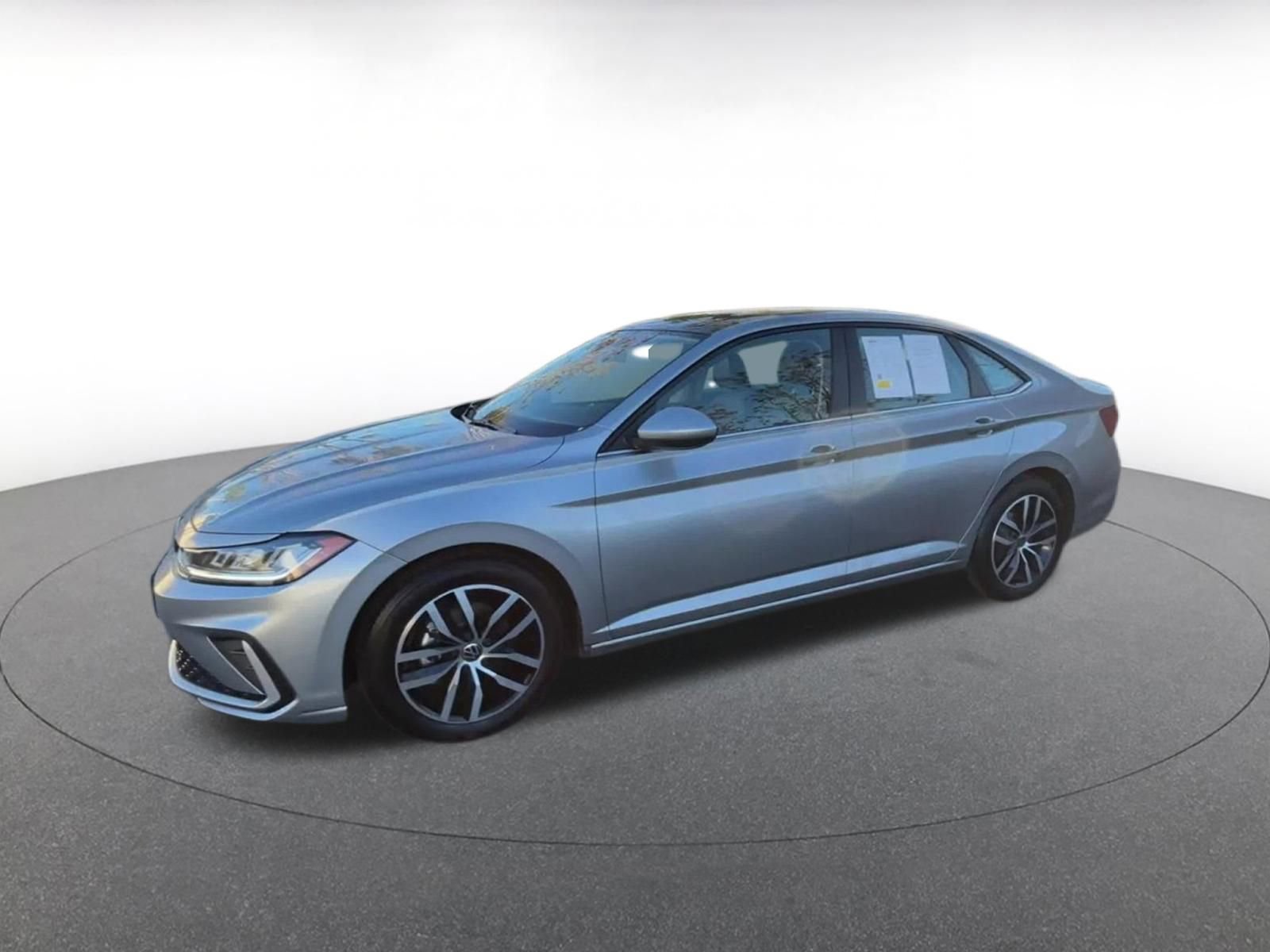 Used 2025 Volkswagen Jetta SE image 8