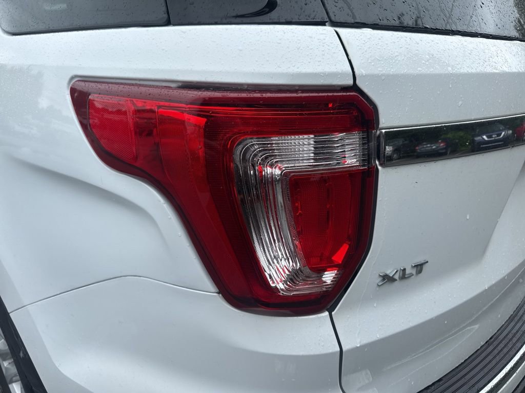 Used 2018 Ford Explorer XLT w/ Equipment Group 202A AWD/4WD image 10