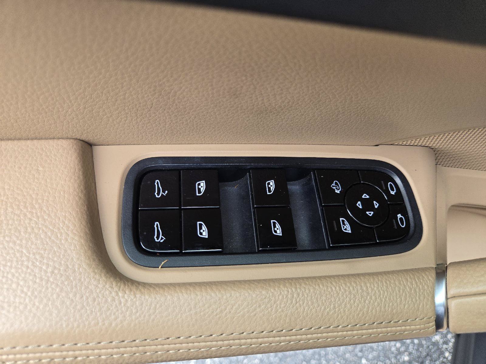 Used 2020 Porsche Cayenne AWD/4WD image 23