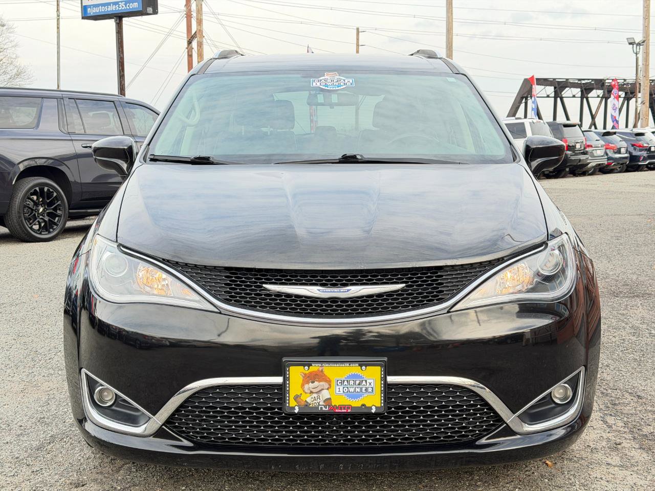 Used 2018 Chrysler Pacifica Touring-L FWD image 9
