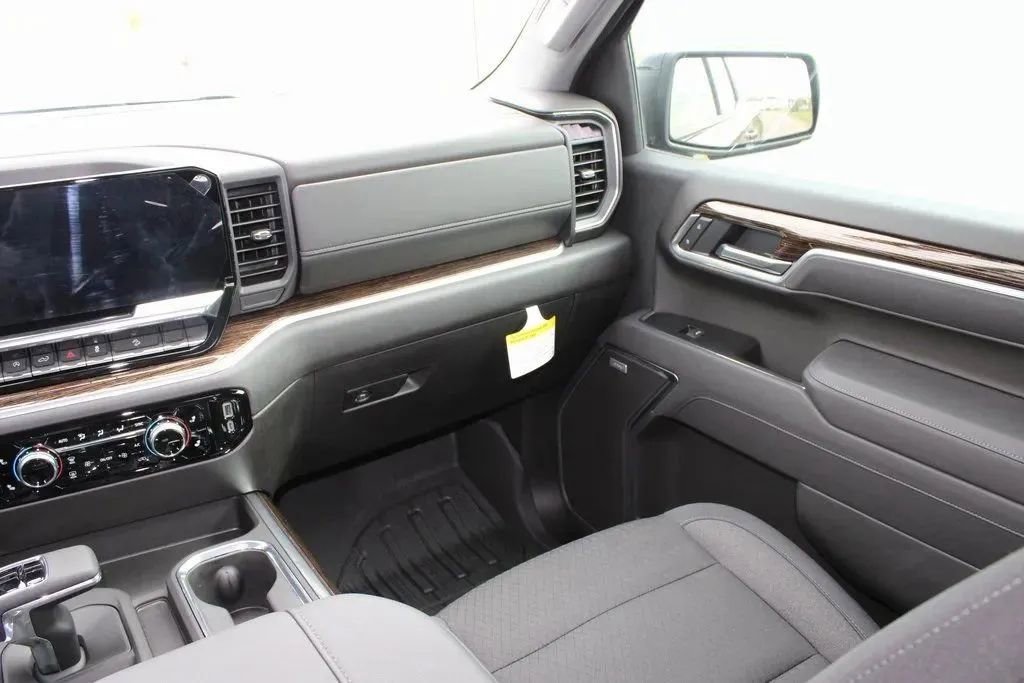 New 2025 GMC Sierra 1500 Elevation image 32