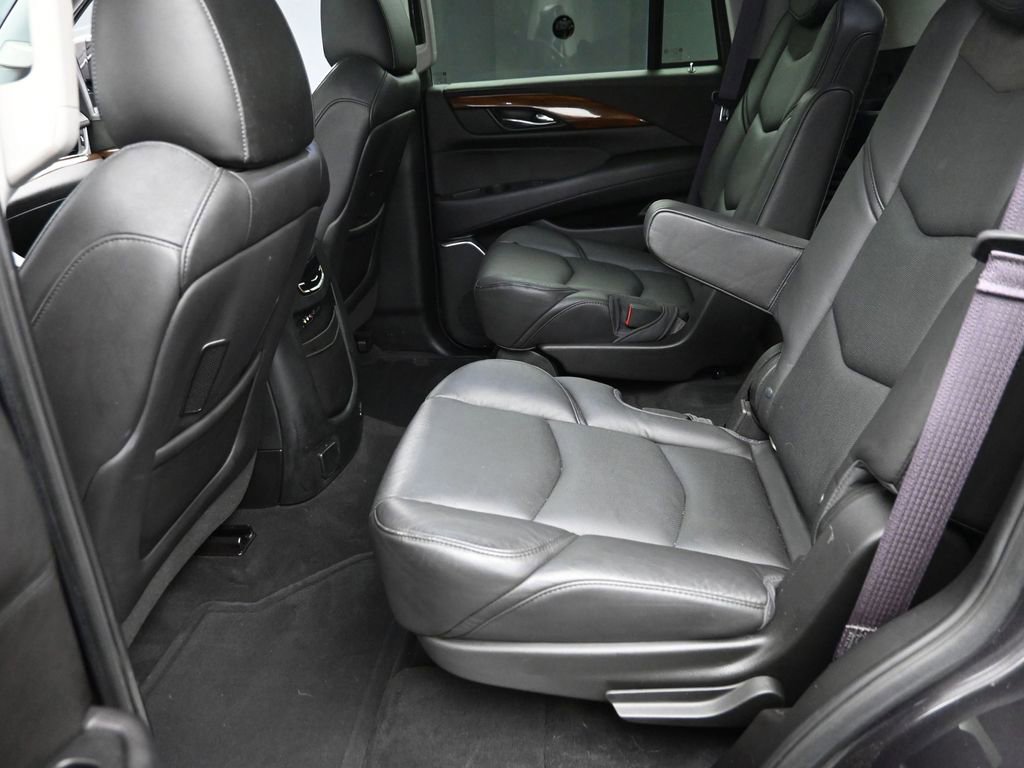 Used 2016 Cadillac Escalade Luxury image 14