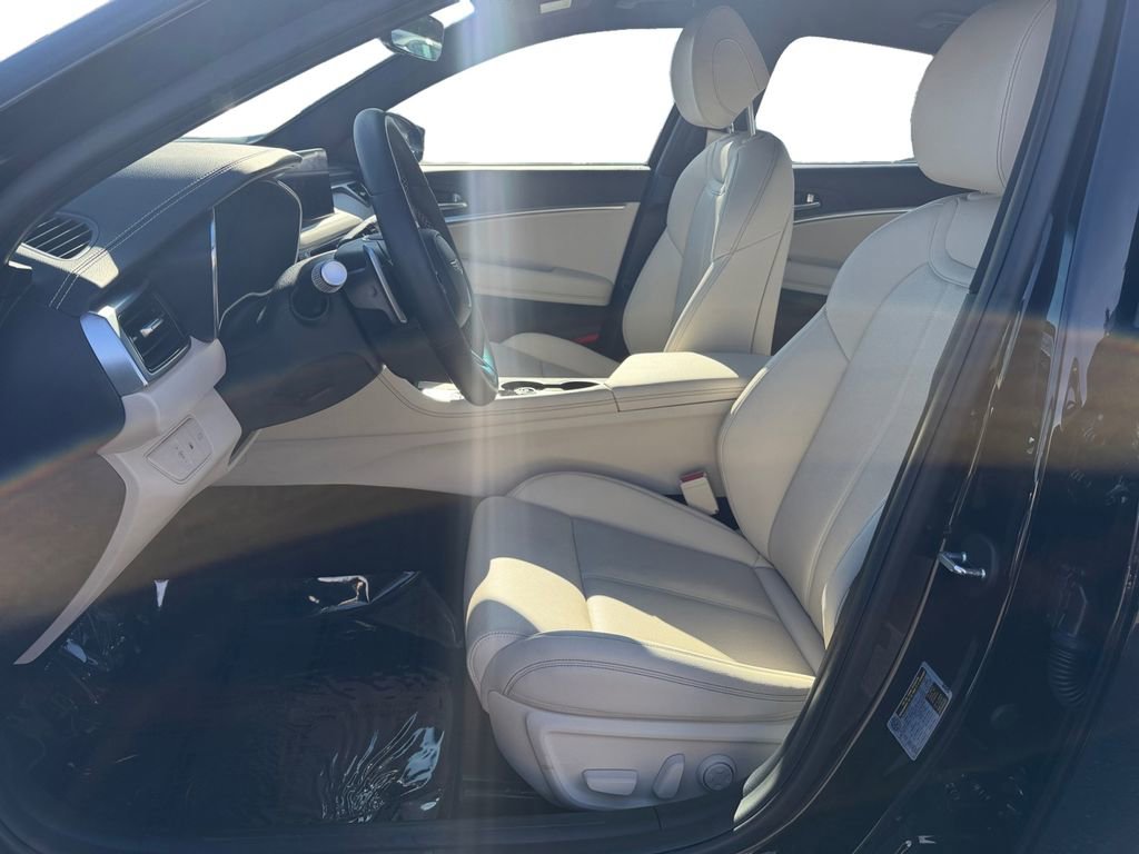 Used 2026 Genesis G70 2.5T image 9