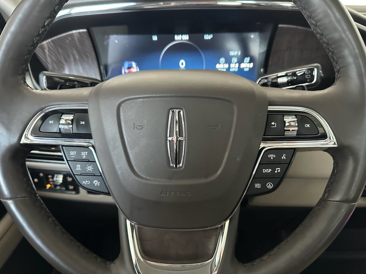 Used 2022 Lincoln Navigator 2WD image 24