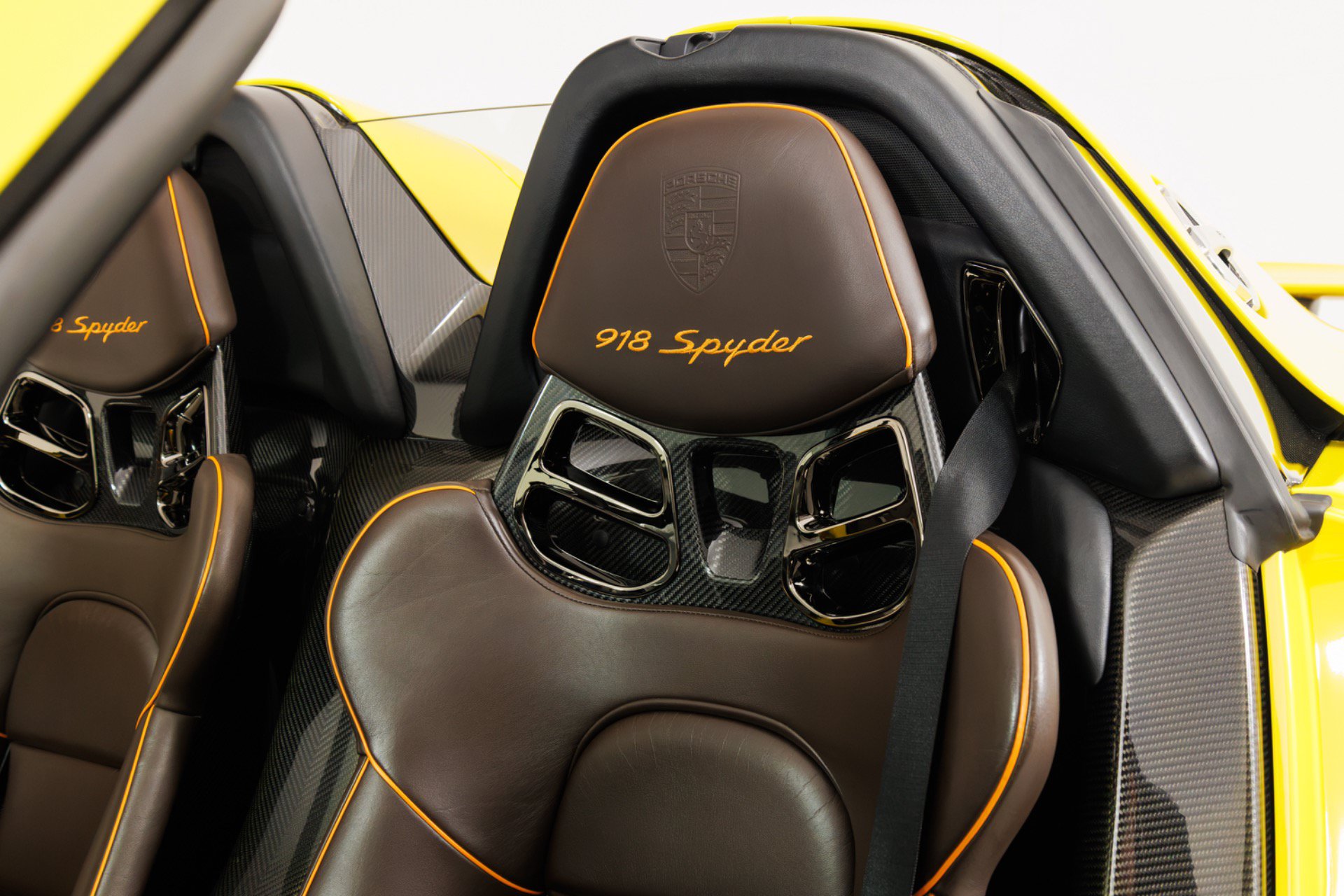 Used 2015 Porsche 918 Spyder AWD/4WD image 14