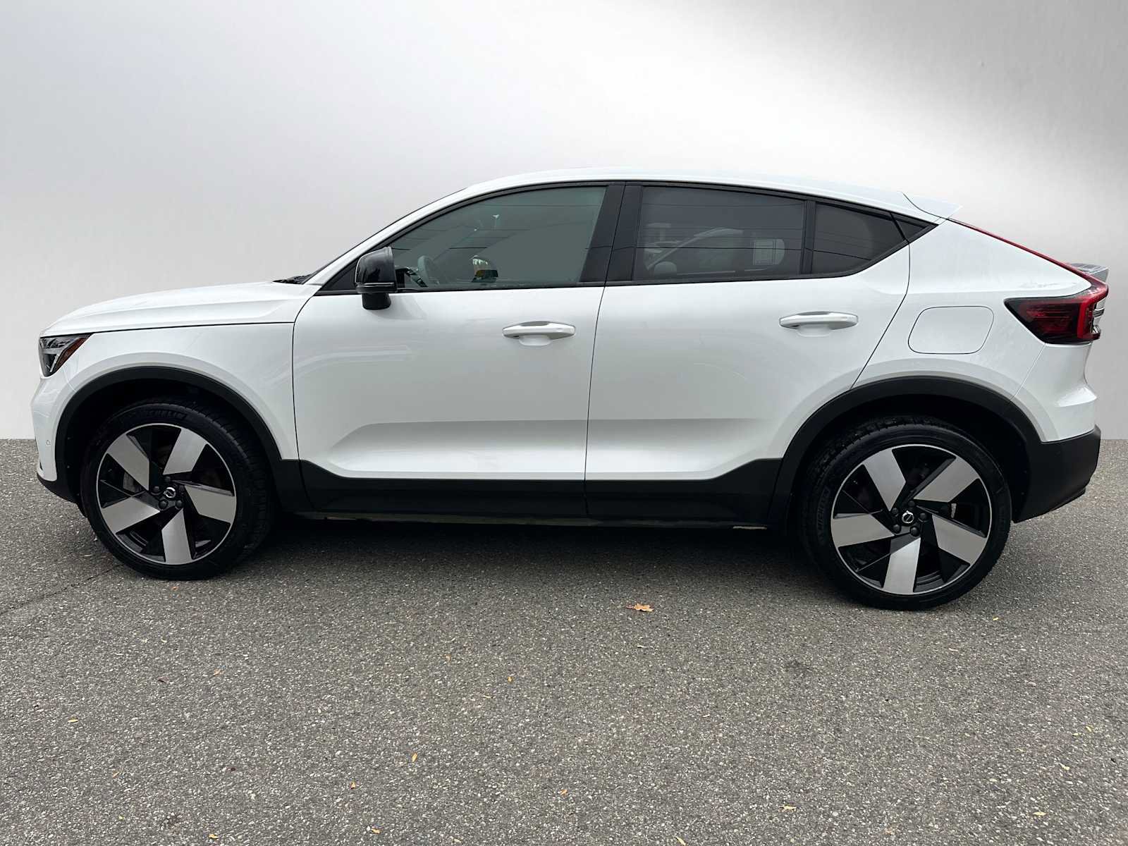 Certified 2023 Volvo C40 P8 Recharge Ultimate image 6