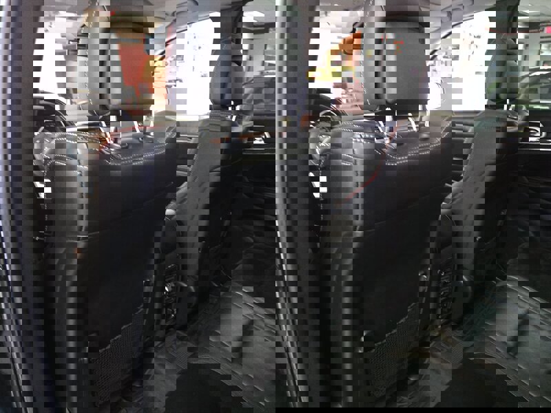 Used 2012 Jeep Grand Cherokee SRT8 w/ Luxury Group II image 11