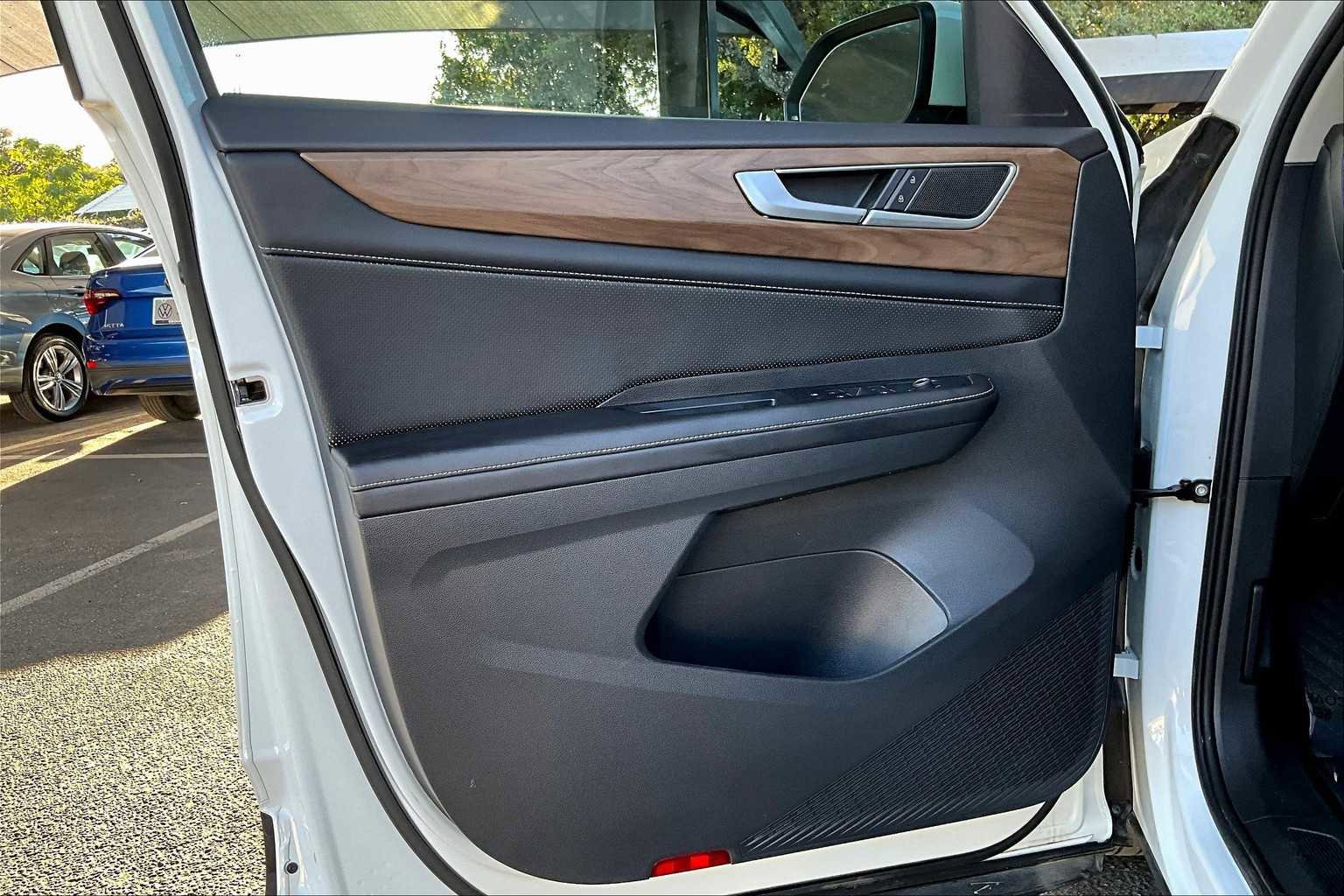 Certified 2024 Volkswagen Atlas SE image 42