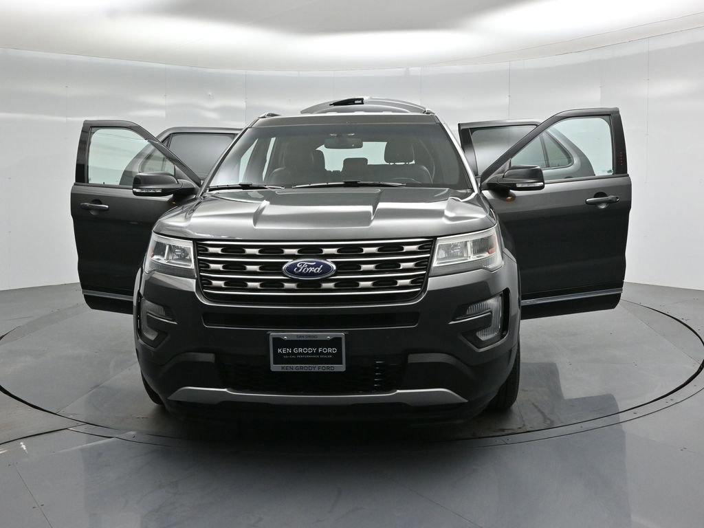 Certified 2017 Ford Explorer XLT w/ Equipment Group 202A FWD image 34