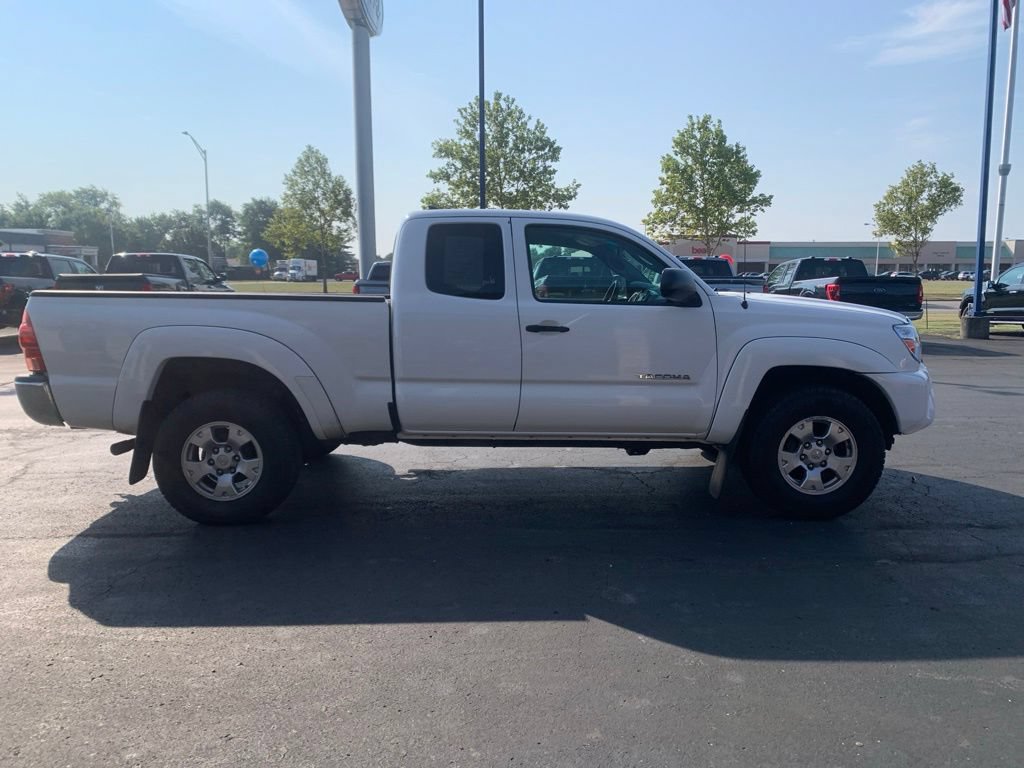 Used 2015 Toyota Tacoma 4x4 Access Cab w/ SR5 Package image 2