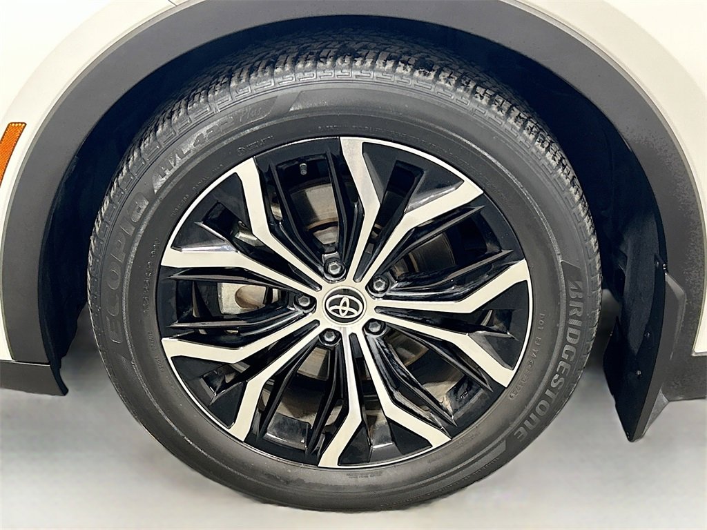 Used 2023 Toyota Crown XLE image 28