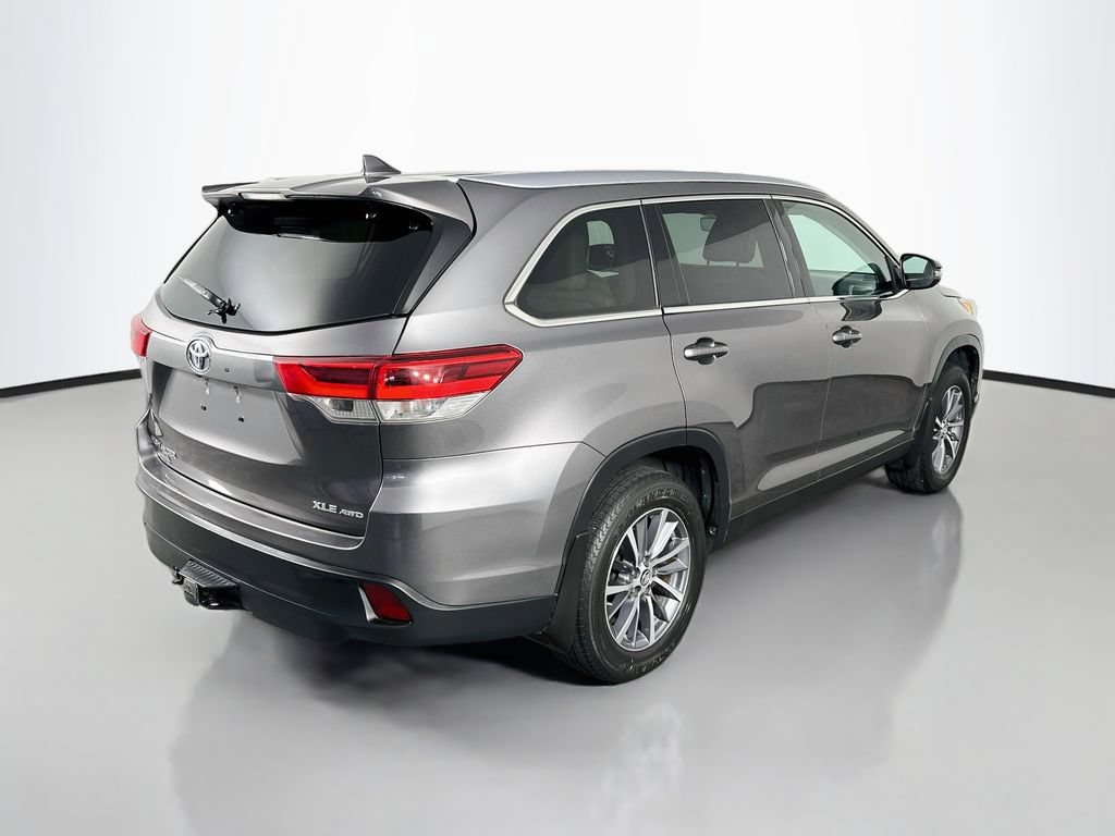 Used 2019 Toyota Highlander XLE AWD/4WD image 7