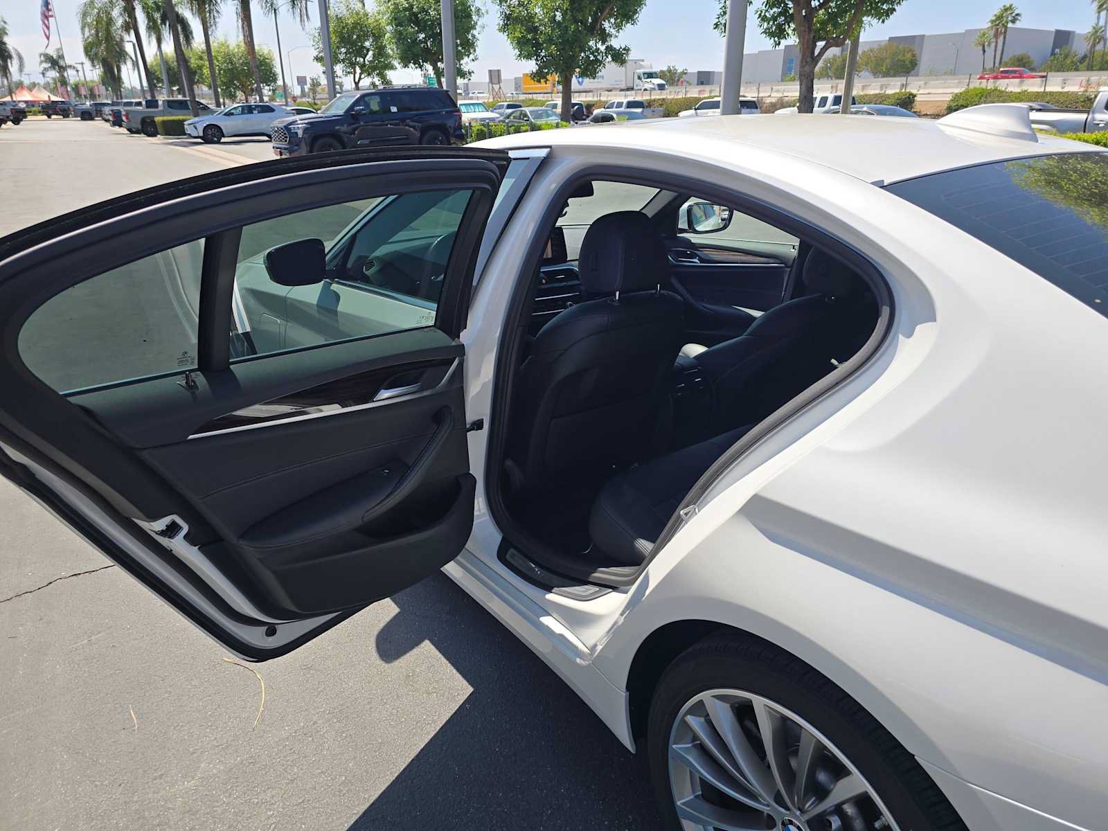 Used 2021 BMW 530e w/ Parking Assistance Package RWD image 15
