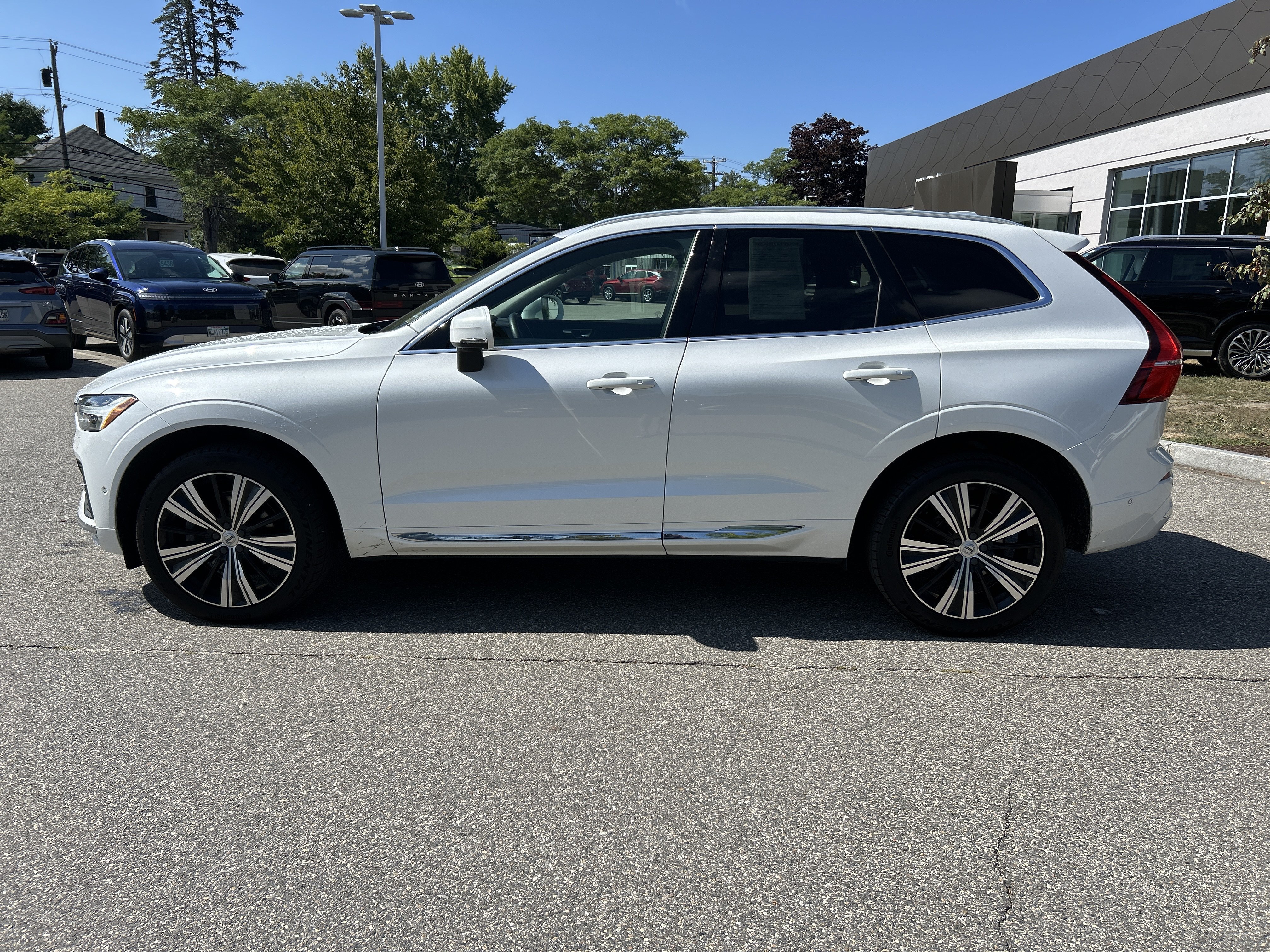 Used 2023 Volvo XC60 B5 Plus w/ Climate Package AWD/4WD image 8