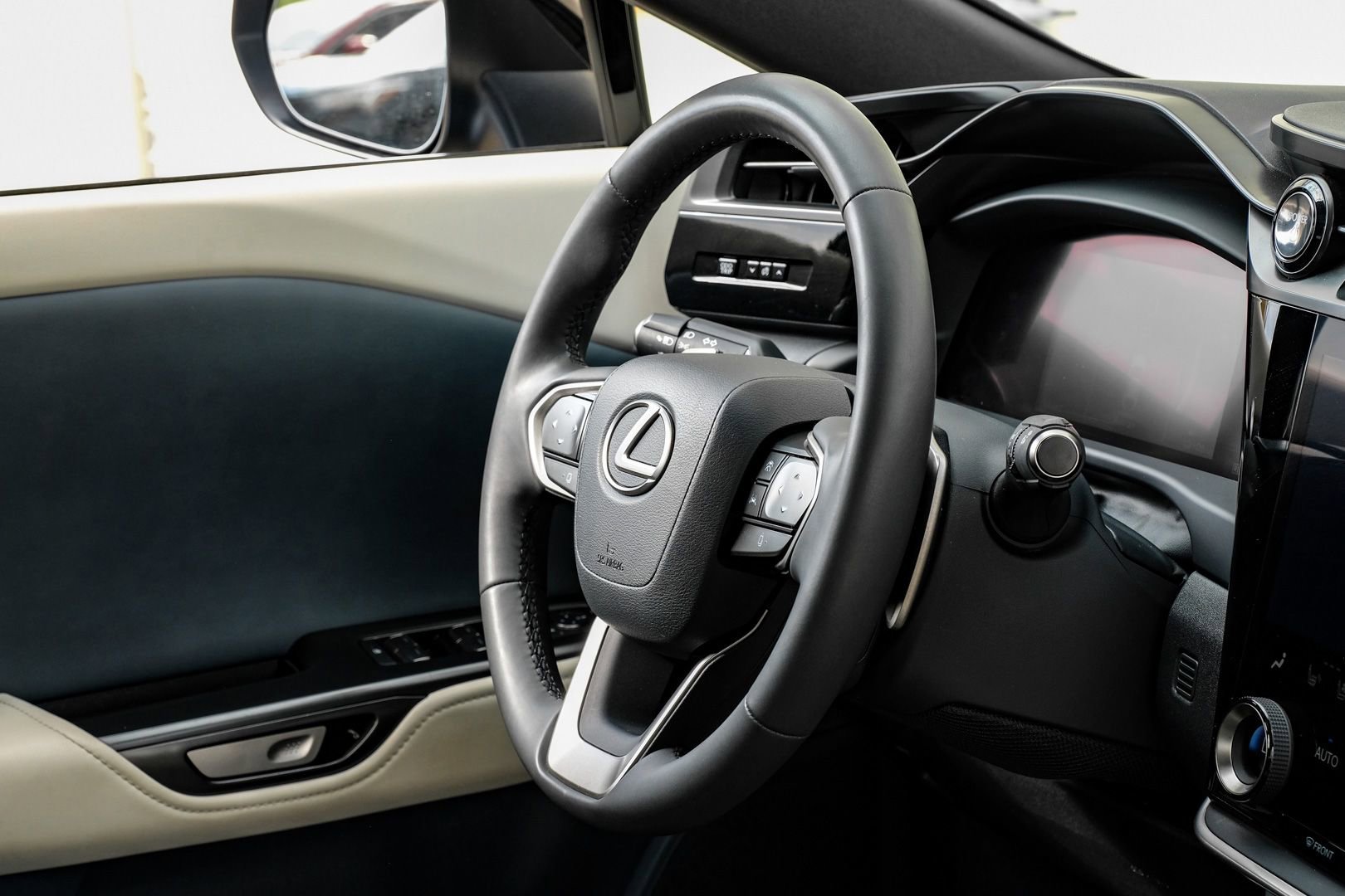 Used 2023 Lexus RZ 450e Premium w/ Technology Package image 12