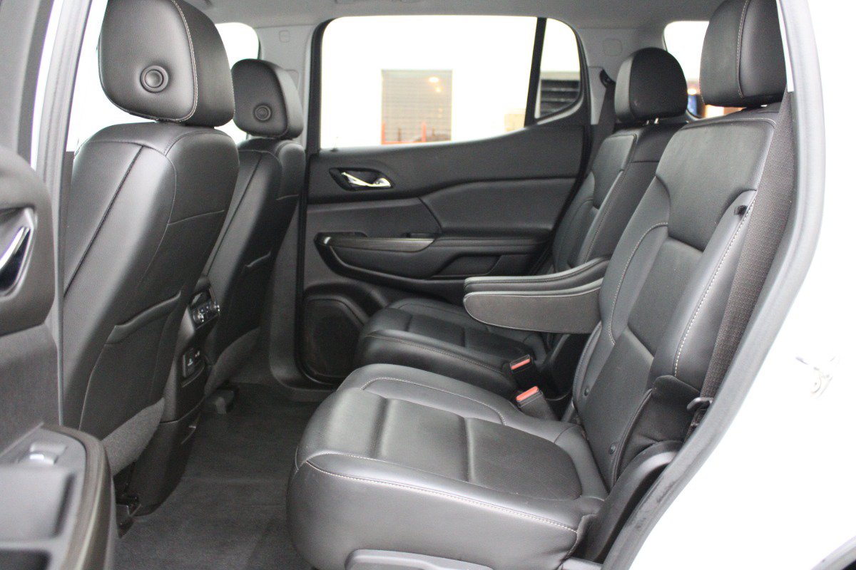 Used 2022 GMC Acadia SLT w/ LPO, Floor Liner Package FWD image 8