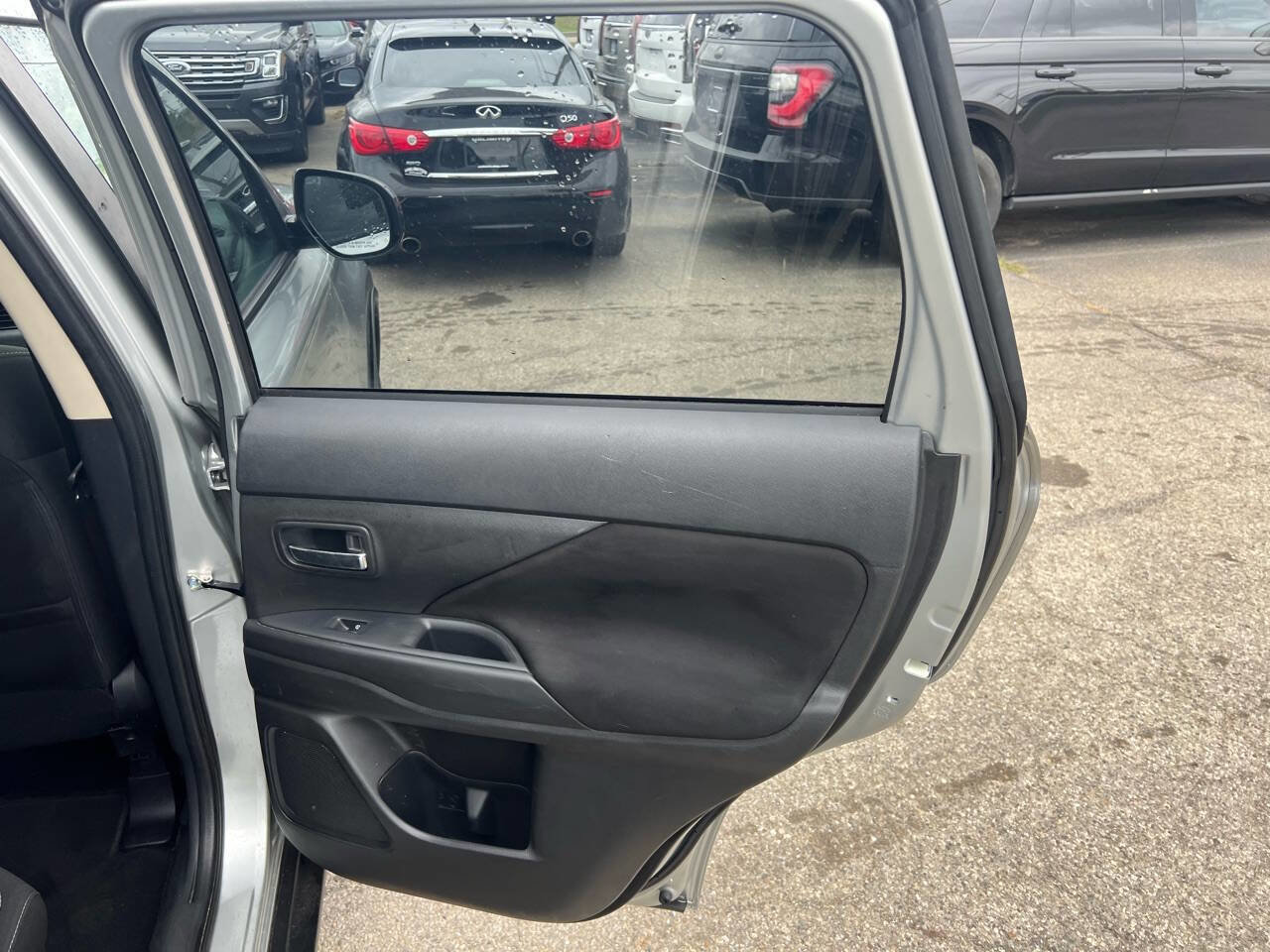 Used 2020 Mitsubishi Outlander ES image 19