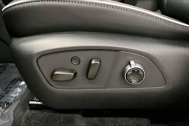Used 2025 Buick Enclave Avenir w/ Super Cruise Package image 32