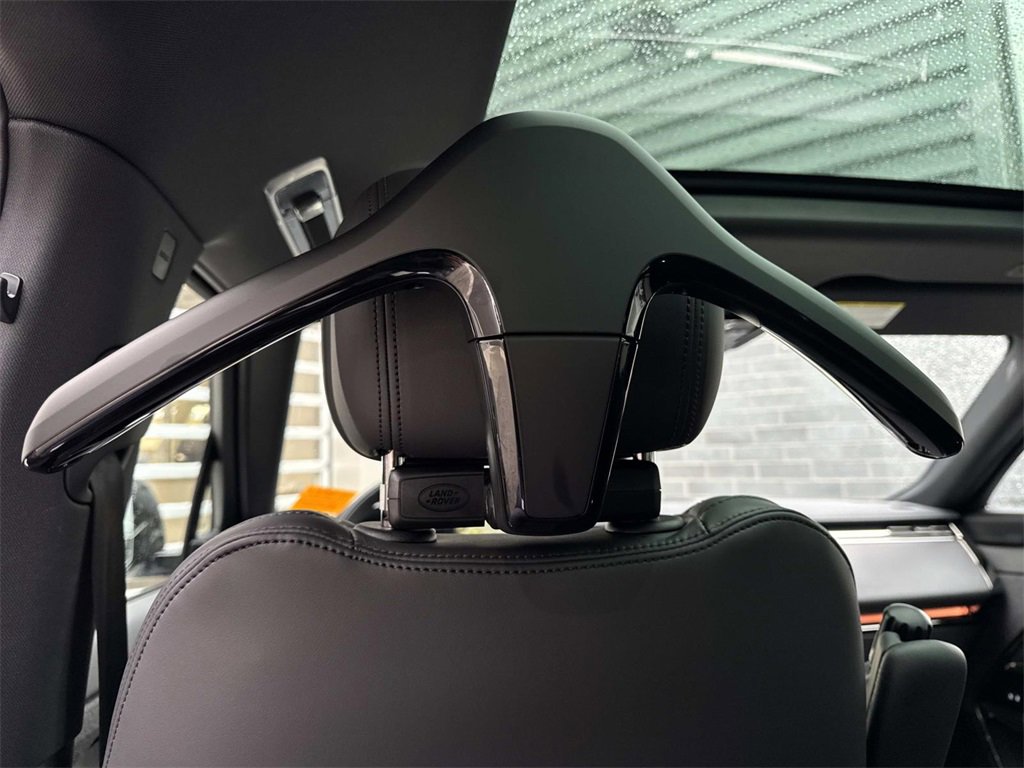 Used 2025 Land Rover Range Rover Sport Dynamic SE image 17