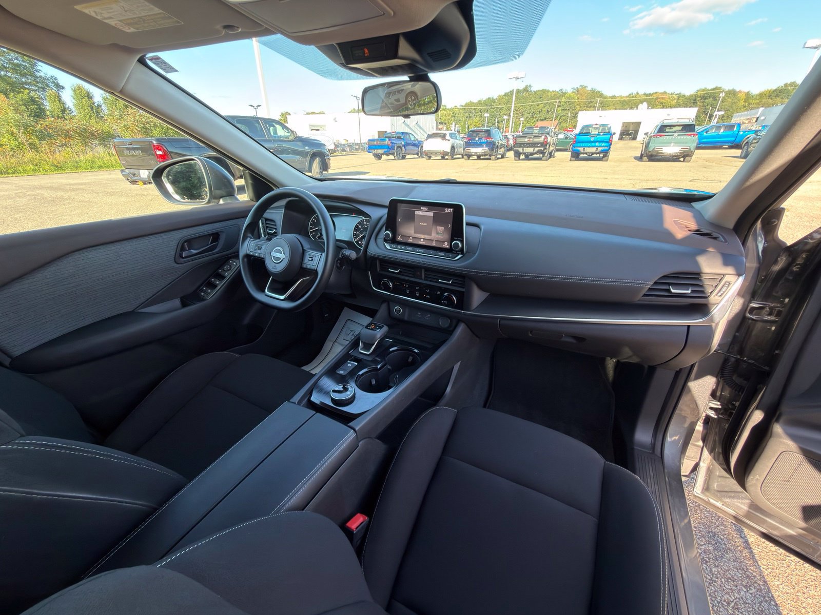 Used 2023 Nissan Rogue S AWD/4WD image 40