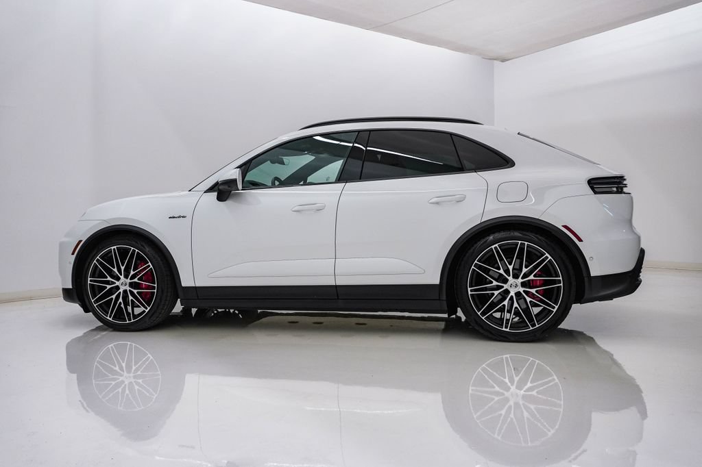 Certified 2025 Porsche Macan 4S Electric AWD/4WD image 2