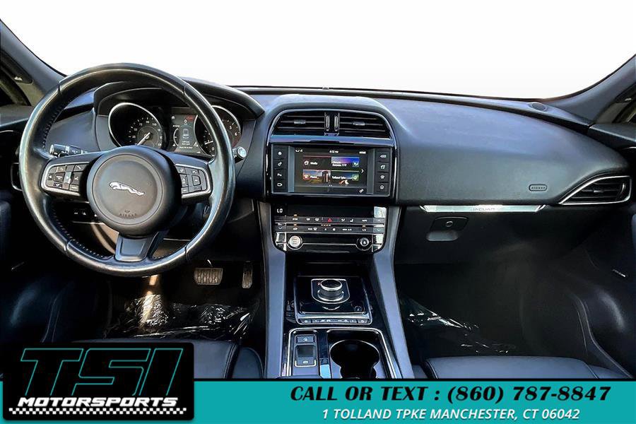 Used 2018 Jaguar F-PACE Premium image 16