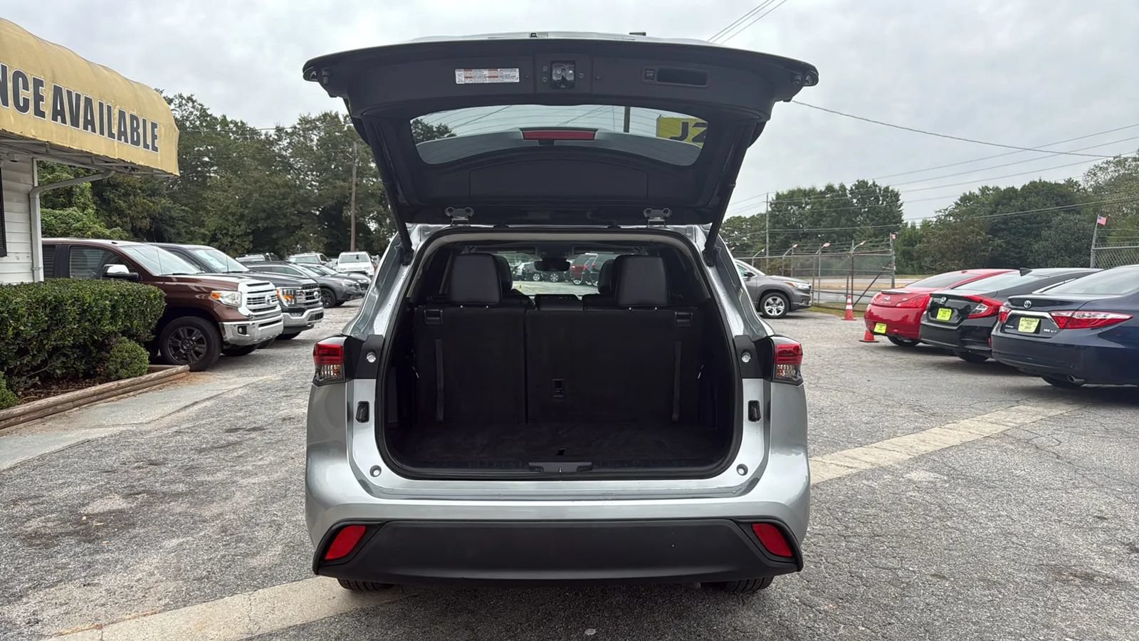 Used 2021 Toyota Highlander XLE FWD image 20
