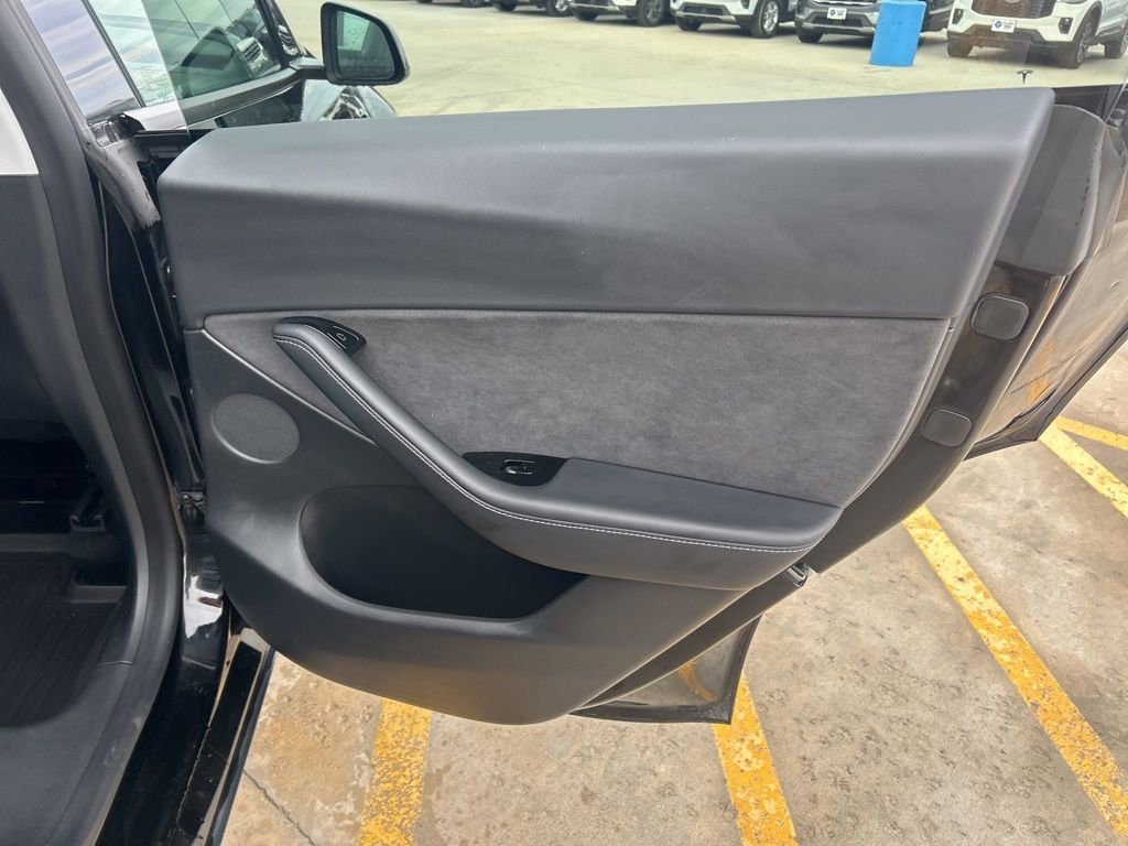 Used 2021 Tesla Model Y Long Range image 12