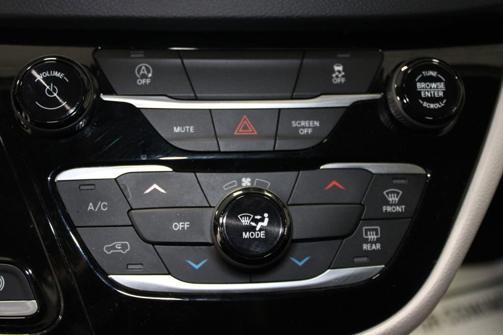 Used 2024 Chrysler Voyager LX FWD image 49