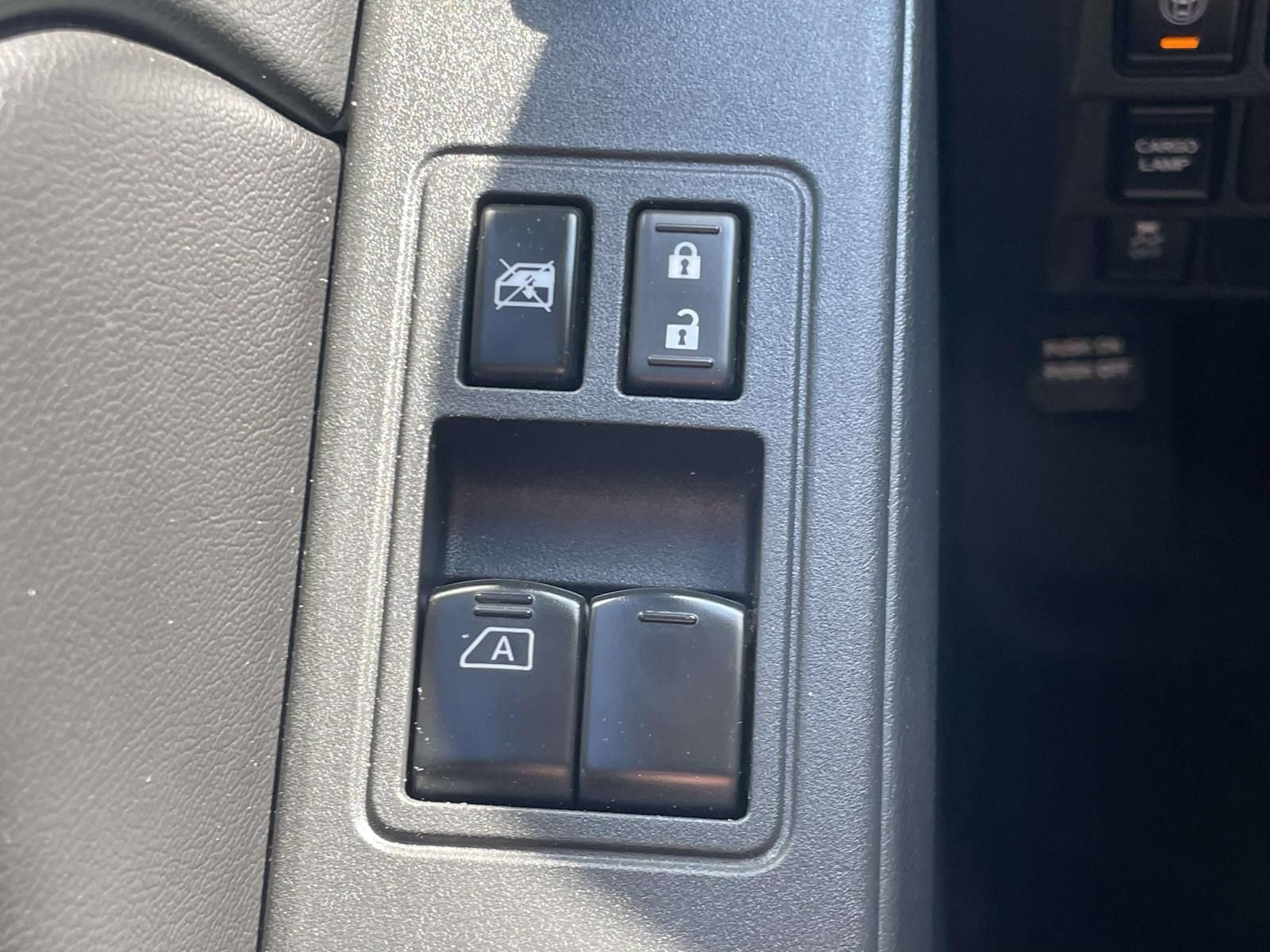 Used 2025 Nissan Frontier SV RWD image 25