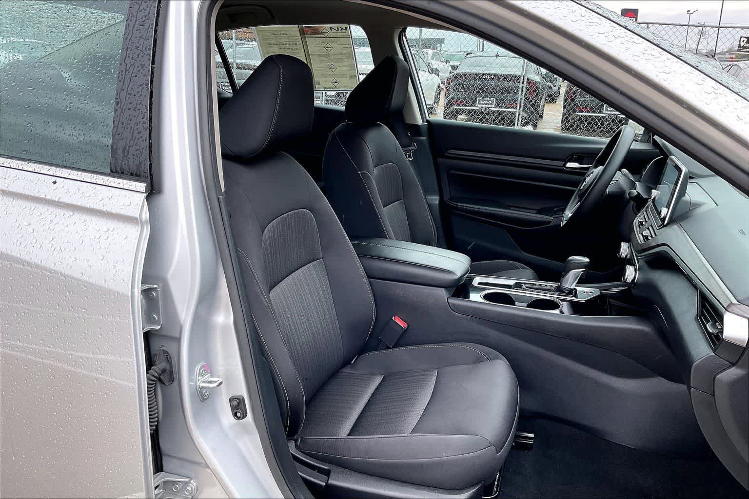 Used 2024 Nissan Altima 2.5 SV FWD image 13