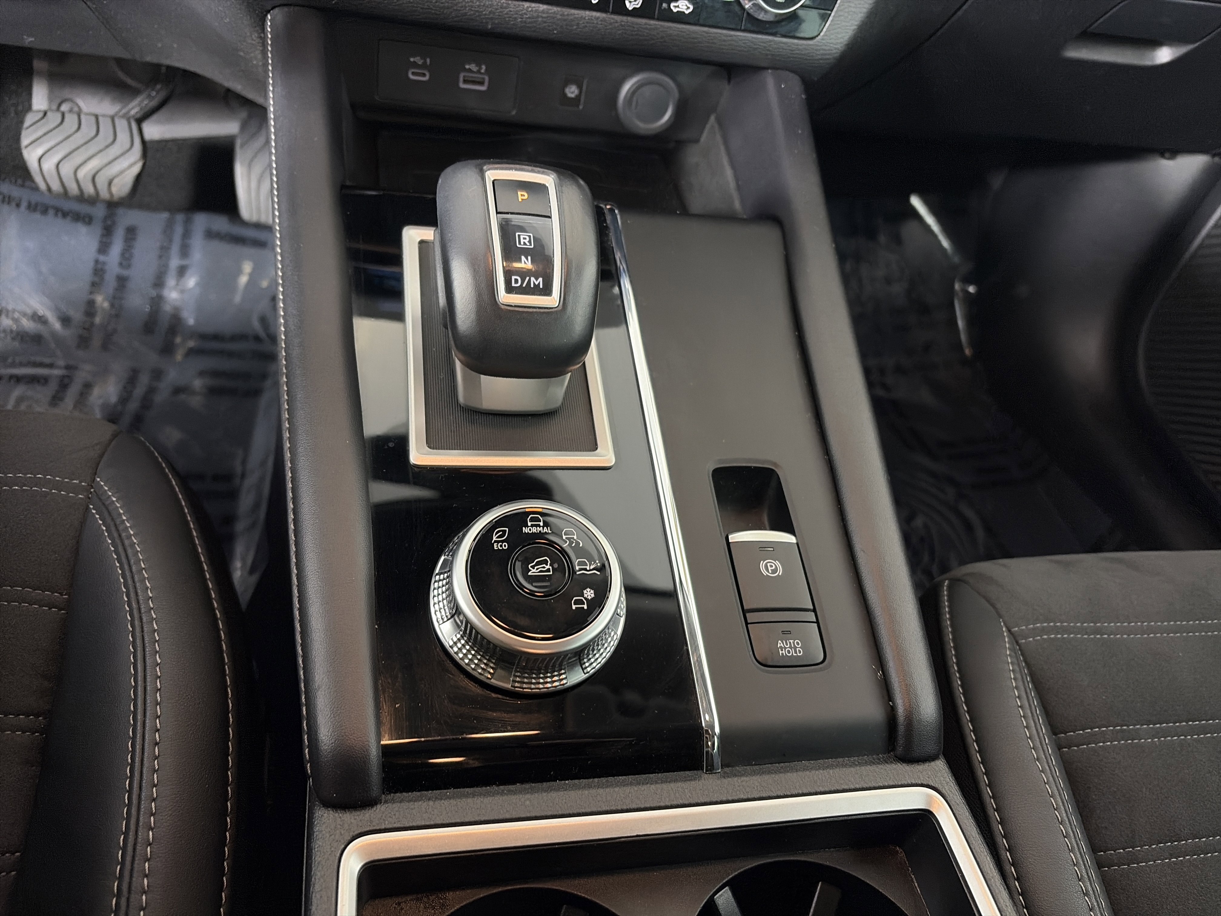 Used 2022 Mitsubishi Outlander SE image 28