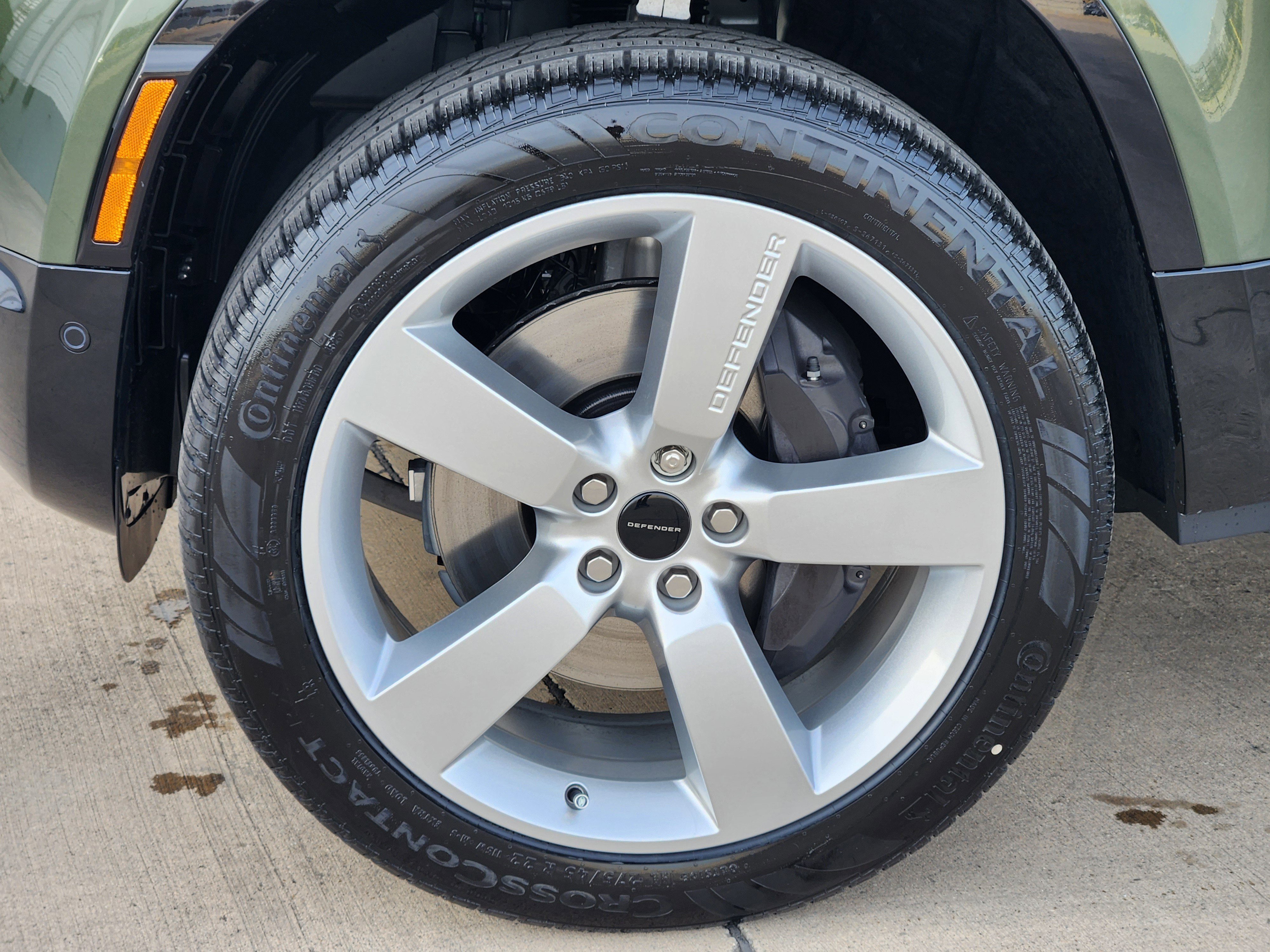 New 2026 Land Rover Defender 110 X-Dynamic SE image 10