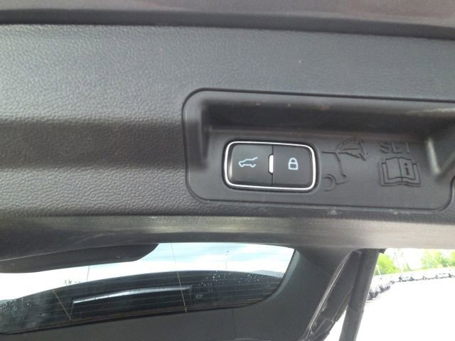 Used 2023 Ford Explorer XLT AWD/4WD image 14