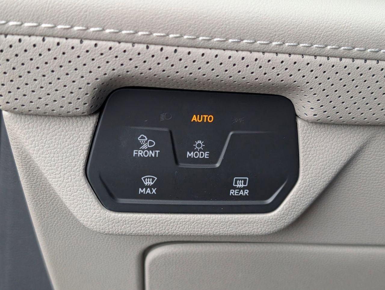 Used 2024 Volkswagen Atlas SE FWD image 23