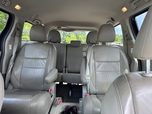 Used 2018 Toyota Sienna XLE w/ XLE Navigation Package FWD image 10