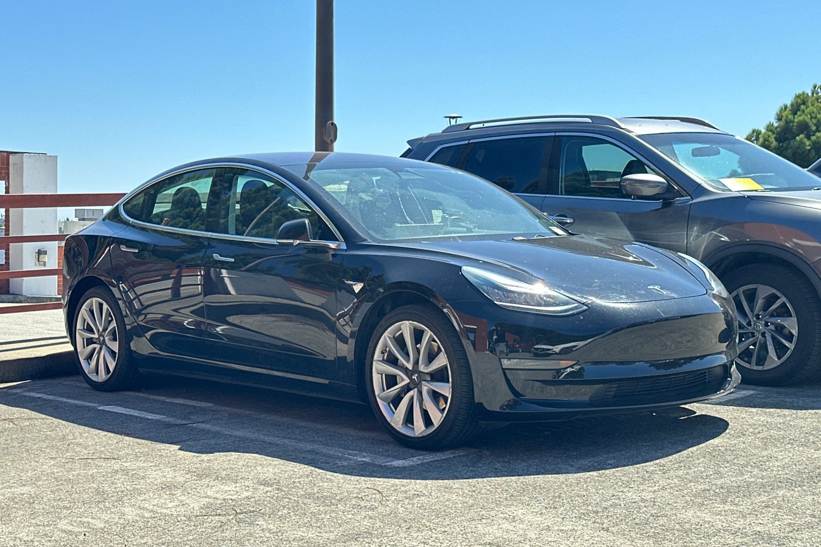 Used 2019 Tesla Model 3 Mid Range RWD image 2