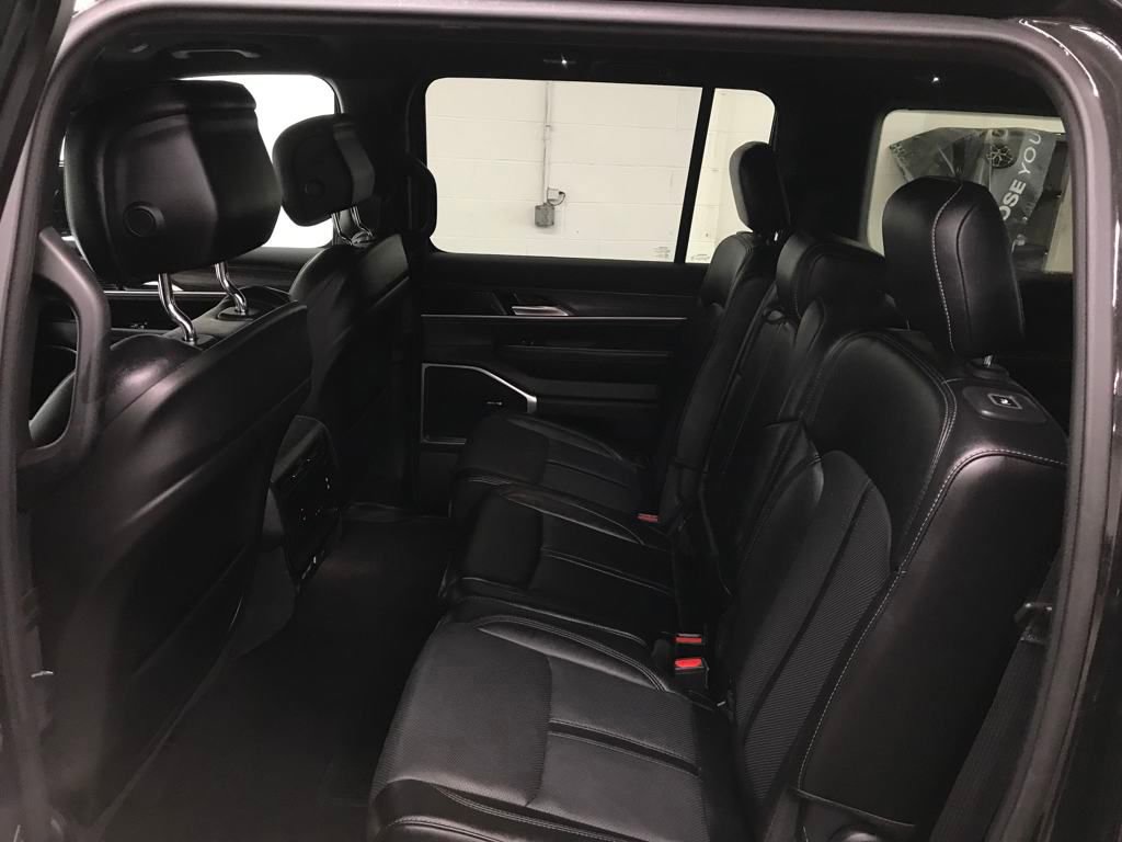 Used 2024 Jeep Wagoneer L Series II w/ Flexible Seating Group image 27