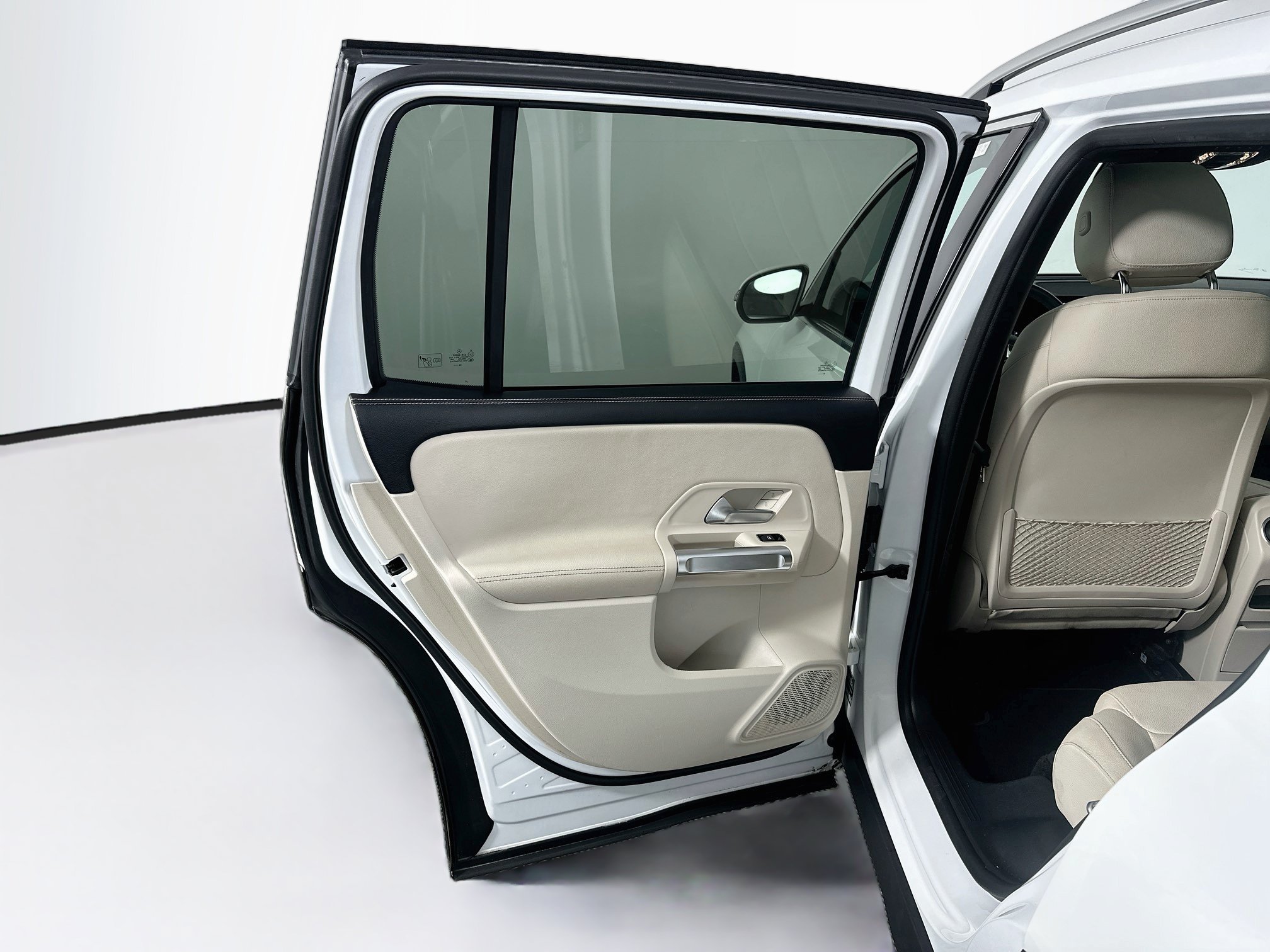 Used 2025 Mercedes-Benz GLB 250 image 28