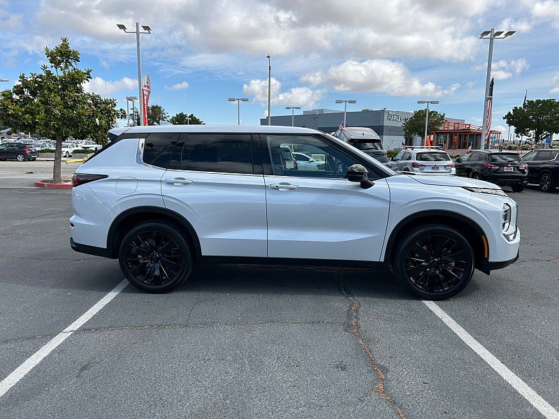 New 2026 Mitsubishi Outlander LE FWD image 10