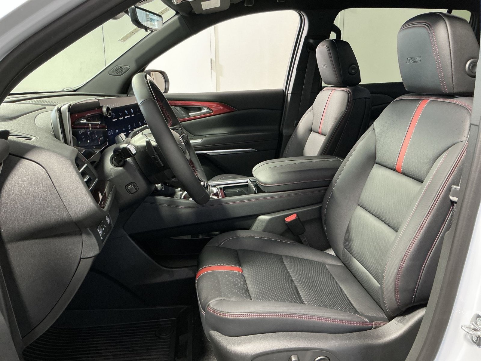 New 2026 Chevrolet Traverse RS w/ LPO, Floor Liner Package FWD image 14