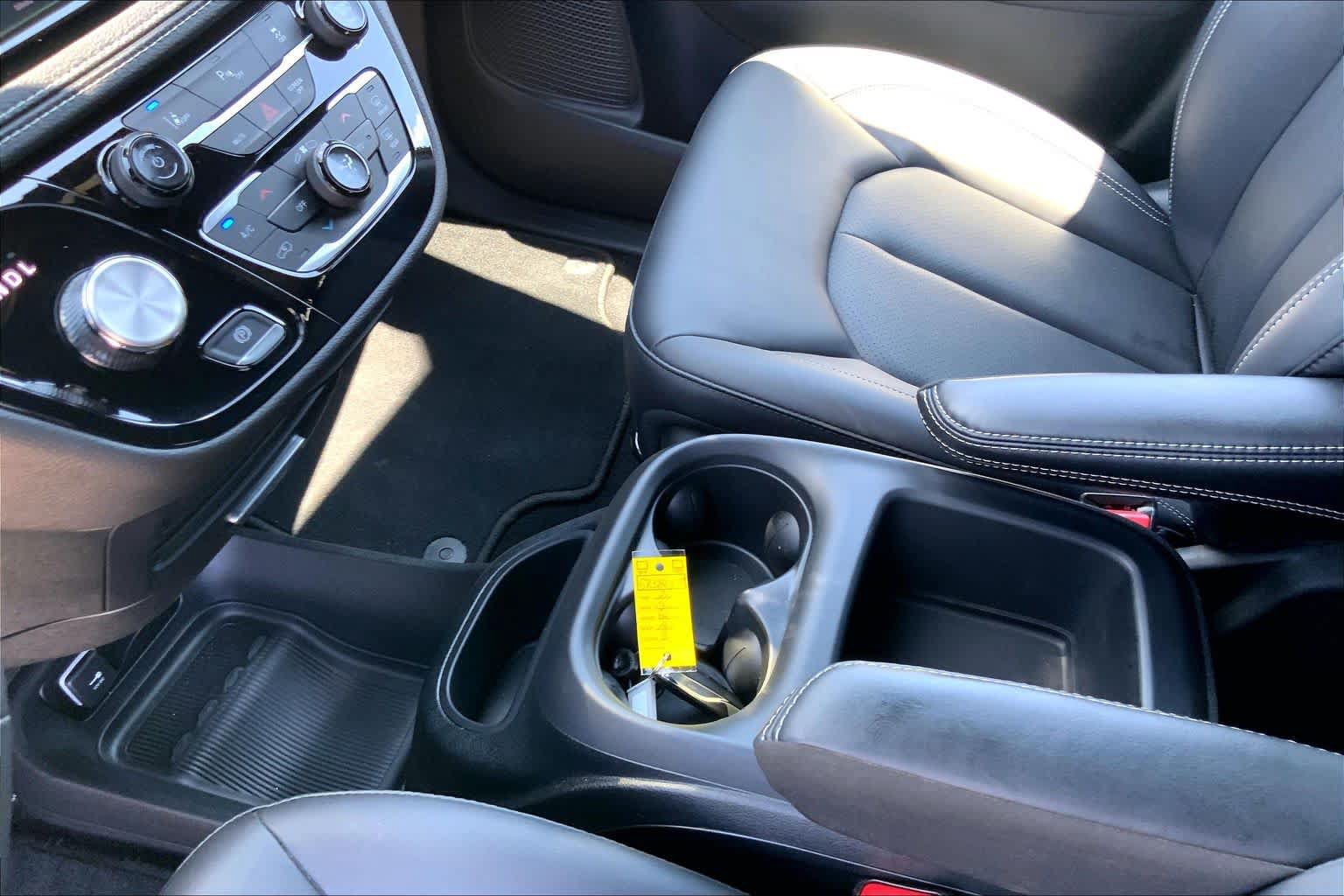 Used 2025 Chrysler Pacifica Select FWD image 17