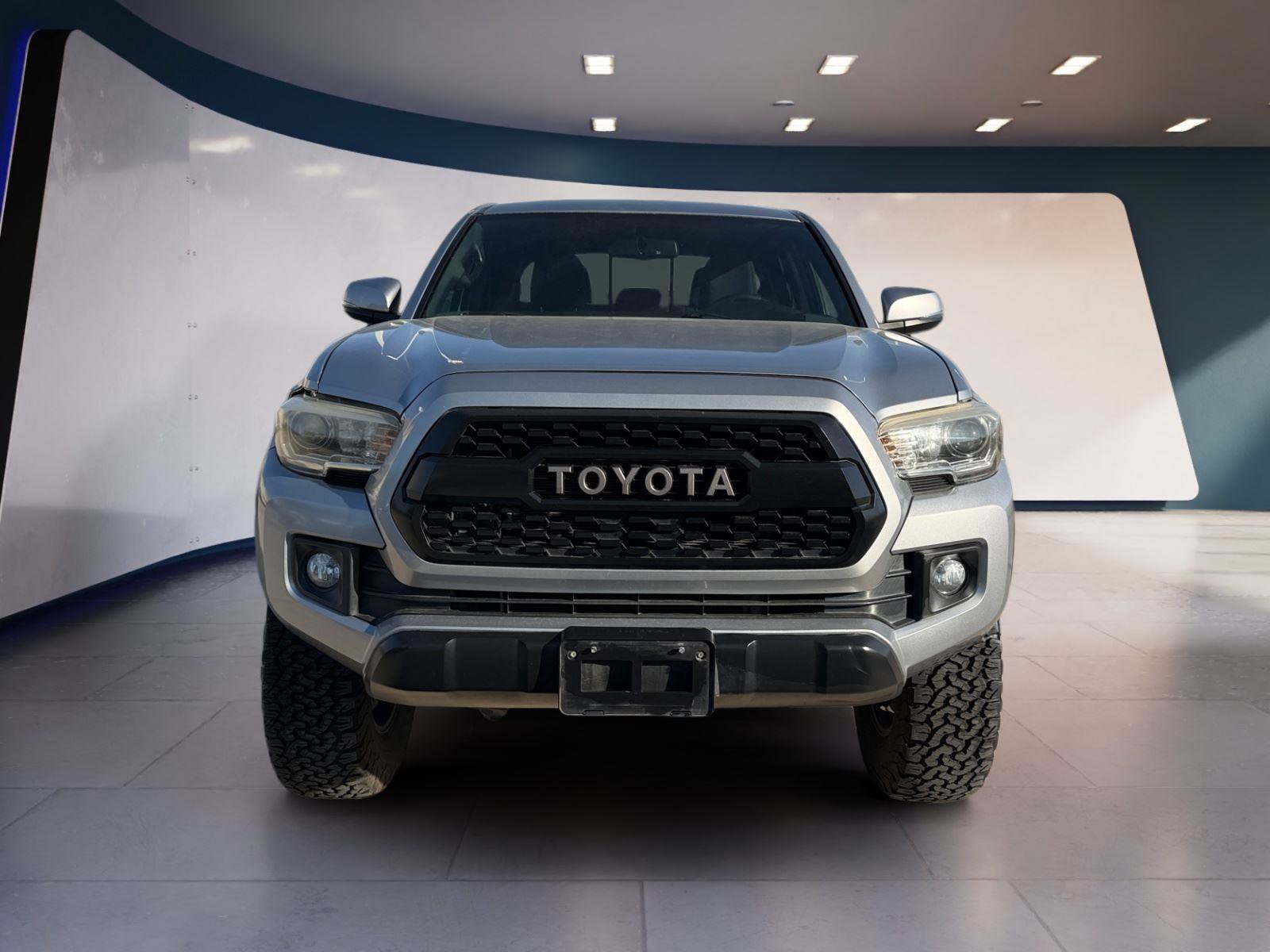 Used 2017 Toyota Tacoma TRD Off-Road w/ Tow Package (A/T) image 8