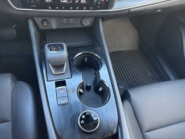 Used 2025 Nissan Rogue SV w/ SV Premium Package image 19