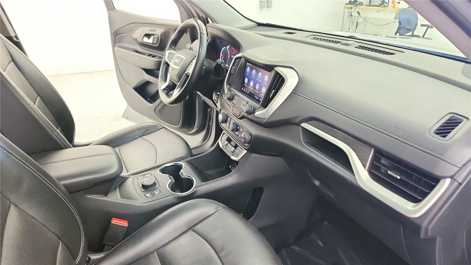 Used 2023 GMC Terrain SLT FWD image 37