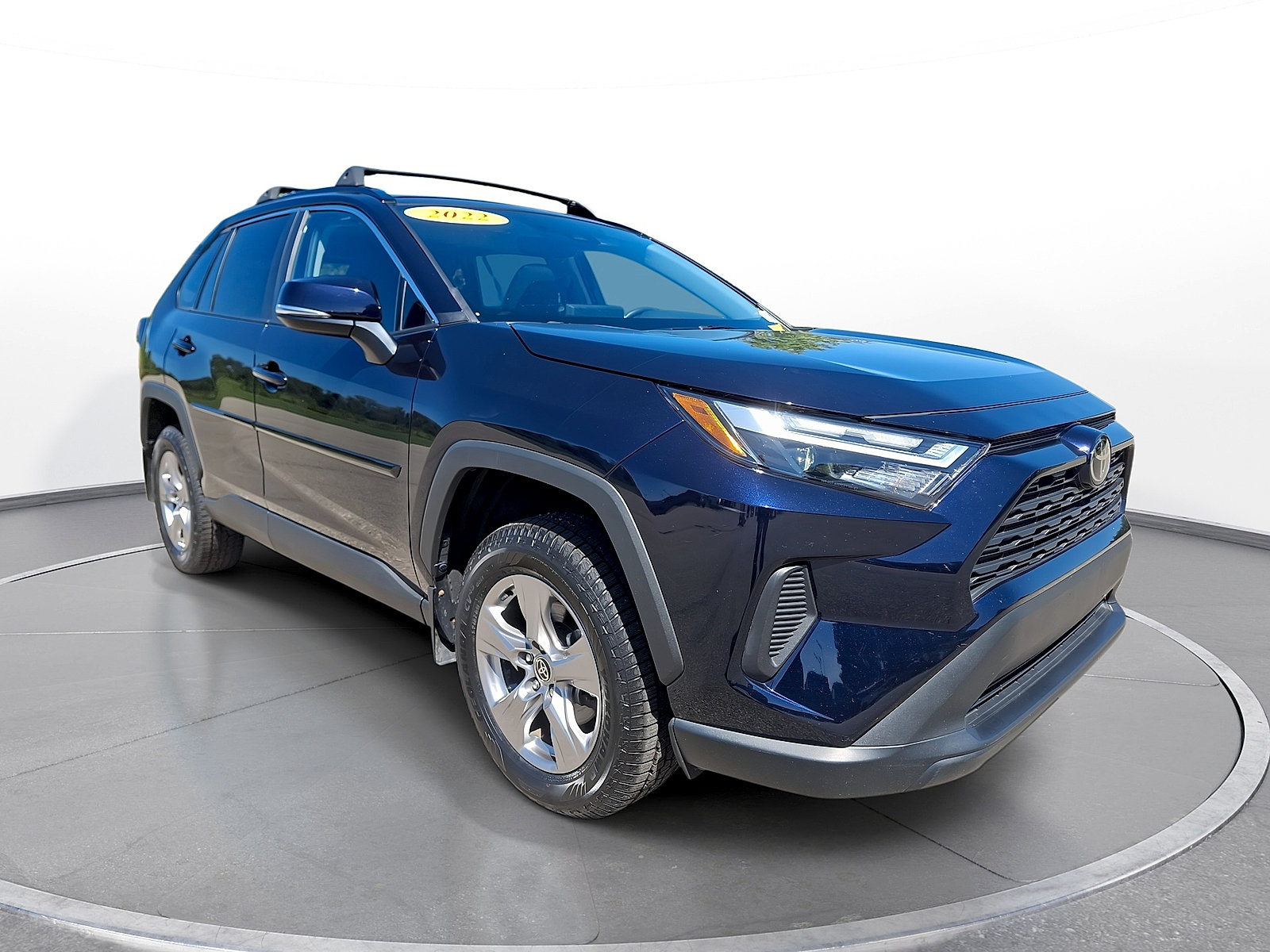 Used 2022 Toyota RAV4 XLE w/ Convenience Package FWD image 1