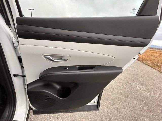 Used 2025 Hyundai Tucson SE image 40